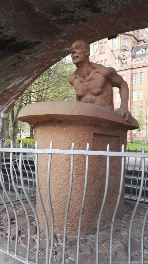 Strange things near my work: Archimedis gets out of his bath