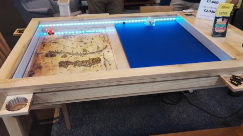 Gaming table, WANT!