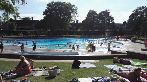 Greenbank Outdoor swiming pool at Street