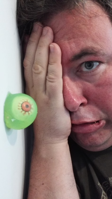 Ow me eye!