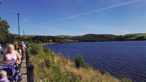A sunny day at Hollingworth Lake