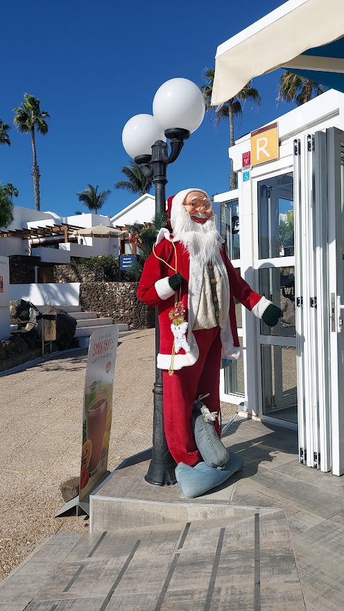 Santa as a resturant greater