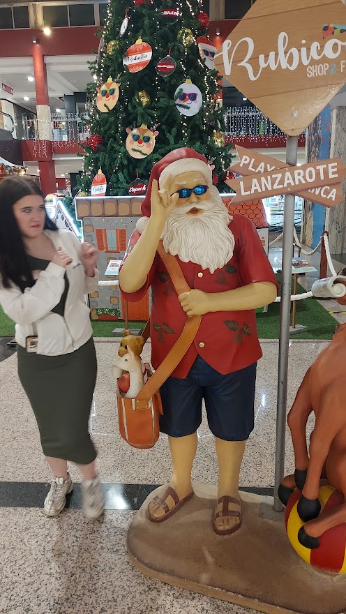 Santa's new beach look is not a hit with the girls